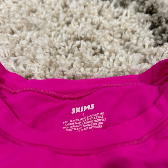 SKIMS Fits Everybody Fuchsia Bodysuit S - Picture 3 of 3